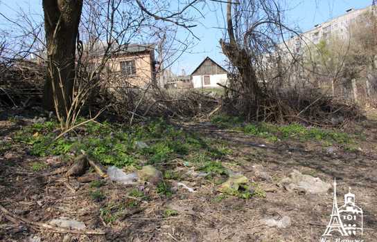 Новини Вінниці / «Добре, що хоч сексом тут займаються безпечним»: купи сміття, шприців та презервативів зібрали у Вінниці над маленькою річкою (ФОТО, ВІДЕО)