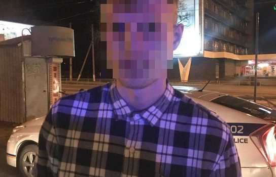 Новини Вінниці / У Вінниці молодик під «кайфом» серед ночі катався по трамвайних коліях на вкраденому електросамокаті