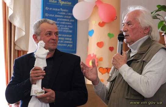 Новини Вінниці / Стали відомі імена лауреатів нової літературної премії імені Олега Чорногуза