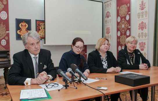 Новини Вінниці / У Вінницькому музеї з’явився новий експонат - копія намиста з Гордіївського могильника