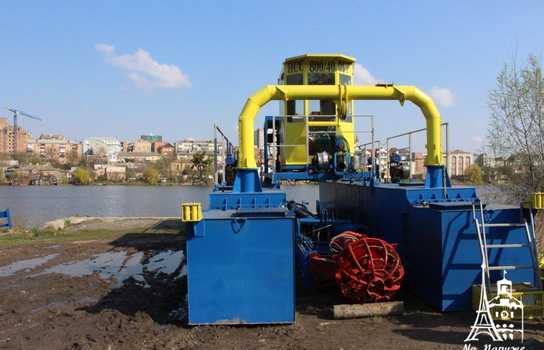 Новини Вінниці / До Вінниці привезли новий земснаряд, невдовзі почнуть активно чистити русло Бугу (ФОТО)