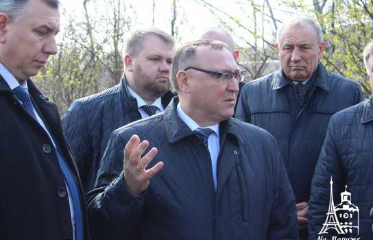 Новини Вінниці / До Вінниці привезли новий земснаряд, невдовзі почнуть активно чистити русло Бугу (ФОТО)