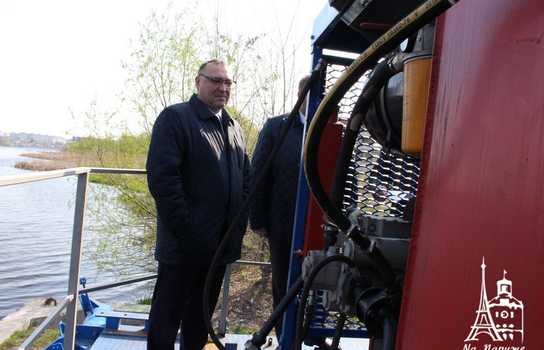 Новини Вінниці / До Вінниці привезли новий земснаряд, невдовзі почнуть активно чистити русло Бугу (ФОТО)