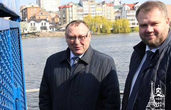 Новини Вінниці / До Вінниці привезли новий земснаряд, невдовзі почнуть активно чистити русло Бугу (ФОТО)