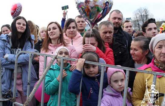 Новини Вінниці / Відкриття фонтану «Рошен» у Вінниці: рекордна кількість зірок та «несподіваний» Президент (ФОТО, ВІДЕО)