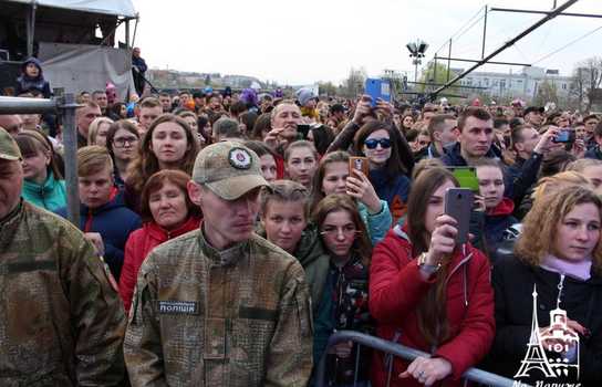 Новини Вінниці / Відкриття фонтану «Рошен» у Вінниці: рекордна кількість зірок та «несподіваний» Президент (ФОТО, ВІДЕО)