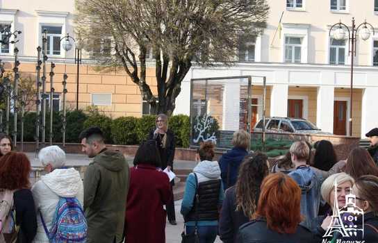 Новини Вінниці / «Він вже увійшов в історію на рівні з Мазепою, Петлюрою, Скоропадським та Бандерою»: як на Майдані у Вінниці дякували Петру Порошенку (ФОТО, ВІДЕО)