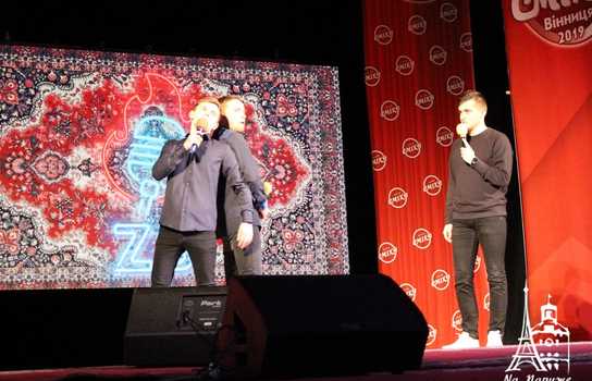 Новини Вінниці / Зірки гумору побували у Вінниці на концерті регіональної «Ліги сміху»: про вибори жартували теж (ФОТО, ВІДЕО)