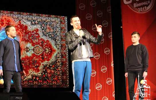 Новини Вінниці / Зірки гумору побували у Вінниці на концерті регіональної «Ліги сміху»: про вибори жартували теж (ФОТО, ВІДЕО)