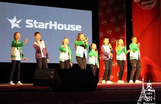 Новини Вінниці / Зірки гумору побували у Вінниці на концерті регіональної «Ліги сміху»: про вибори жартували теж (ФОТО, ВІДЕО)