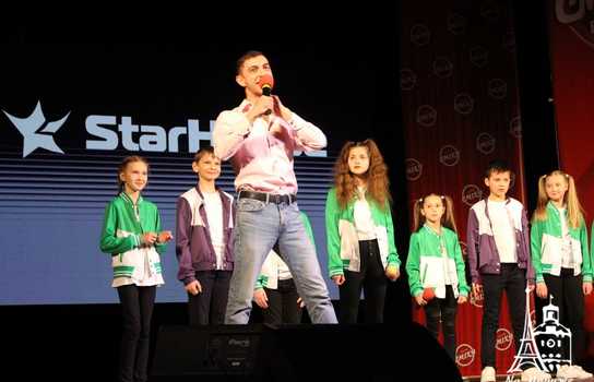 Новини Вінниці / Зірки гумору побували у Вінниці на концерті регіональної «Ліги сміху»: про вибори жартували теж (ФОТО, ВІДЕО)