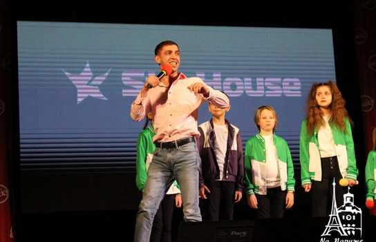 Новини Вінниці / Зірки гумору побували у Вінниці на концерті регіональної «Ліги сміху»: про вибори жартували теж (ФОТО, ВІДЕО)