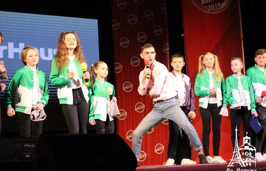 Новини Вінниці / Зірки гумору побували у Вінниці на концерті регіональної «Ліги сміху»: про вибори жартували теж (ФОТО, ВІДЕО)