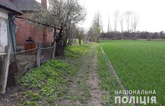 Новини Вінниці / Моторошне вбивство на Вінниччині: чоловік побив жінку, задушив та залишив на городі (ФОТО)