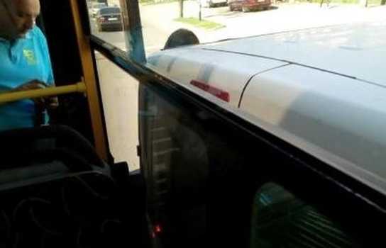 Новини Вінниці / У Вінниці «Опель» протаранив пасажирський автобус (ФОТО)