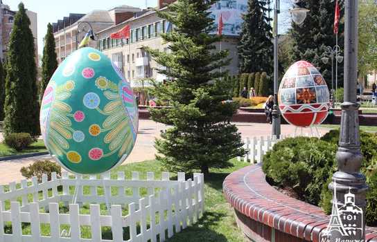 Новини Вінниці / «Великоднє диво» у центрі Вінниці: гігантські писанки, майстер-класи та виступи етнографічних творчих колективів (ФОТО)