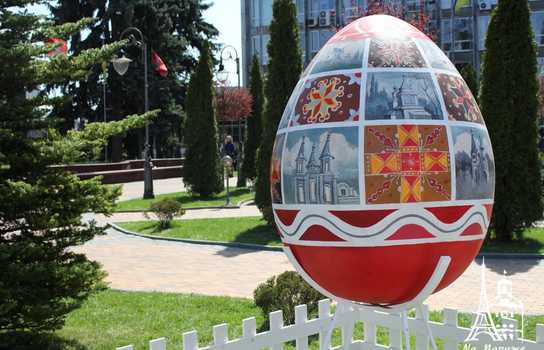 Новини Вінниці / «Великоднє диво» у центрі Вінниці: гігантські писанки, майстер-класи та виступи етнографічних творчих колективів (ФОТО)