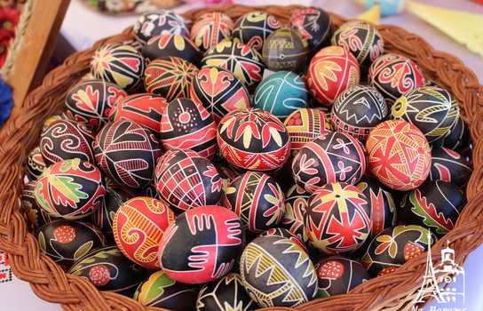 Новини Вінниці / «Великоднє диво» у центрі Вінниці: гігантські писанки, майстер-класи та виступи етнографічних творчих колективів (ФОТО)