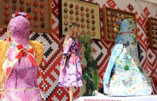 Новини Вінниці / «Великоднє диво» у центрі Вінниці: гігантські писанки, майстер-класи та виступи етнографічних творчих колективів (ФОТО)