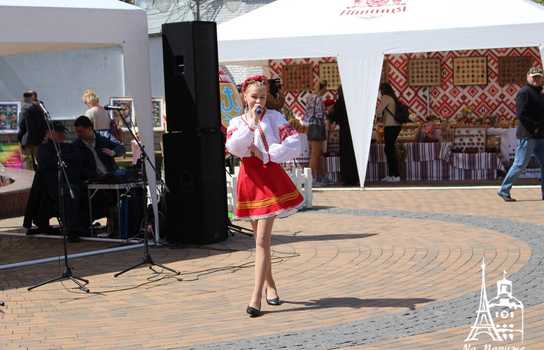 Новини Вінниці / «Великоднє диво» у центрі Вінниці: гігантські писанки, майстер-класи та виступи етнографічних творчих колективів (ФОТО)