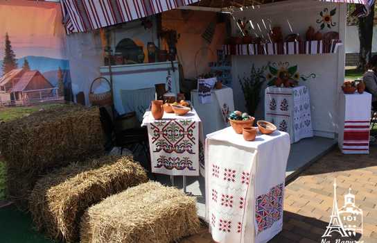 Новини Вінниці / «Великоднє диво» у центрі Вінниці: гігантські писанки, майстер-класи та виступи етнографічних творчих колективів (ФОТО)