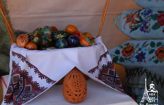 Новини Вінниці / «Великоднє диво» у центрі Вінниці: гігантські писанки, майстер-класи та виступи етнографічних творчих колективів (ФОТО)