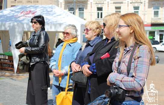 Новини Вінниці / «Великоднє диво» у центрі Вінниці: гігантські писанки, майстер-класи та виступи етнографічних творчих колективів (ФОТО)