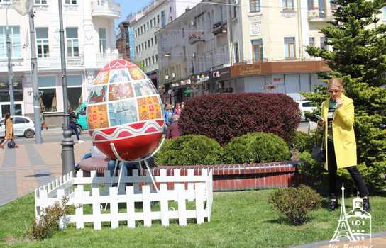 Новини Вінниці / «Великоднє диво» у центрі Вінниці: гігантські писанки, майстер-класи та виступи етнографічних творчих колективів (ФОТО)