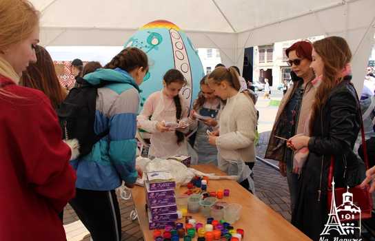 Новини Вінниці / «Великоднє диво» у центрі Вінниці: гігантські писанки, майстер-класи та виступи етнографічних творчих колективів (ФОТО)