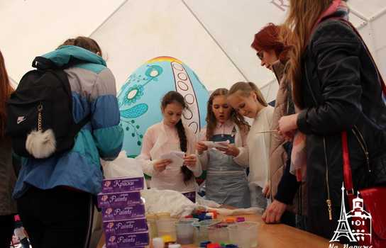 Новини Вінниці / «Великоднє диво» у центрі Вінниці: гігантські писанки, майстер-класи та виступи етнографічних творчих колективів (ФОТО)