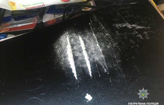 Новини Вінниці /  Вінницькі патрульні затримали порушників з наркотиками у машині
