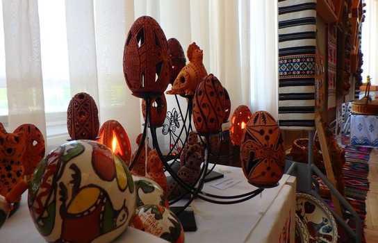 Новини Вінниці / Безліч писанок та унікальних виробів народних майстрів можна побачити у Вінницькій філармонії: триває свято «Великодня писанка» (ФОТО)