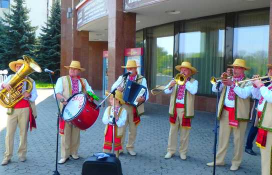 Новини Вінниці / Безліч писанок та унікальних виробів народних майстрів можна побачити у Вінницькій філармонії: триває свято «Великодня писанка» (ФОТО)