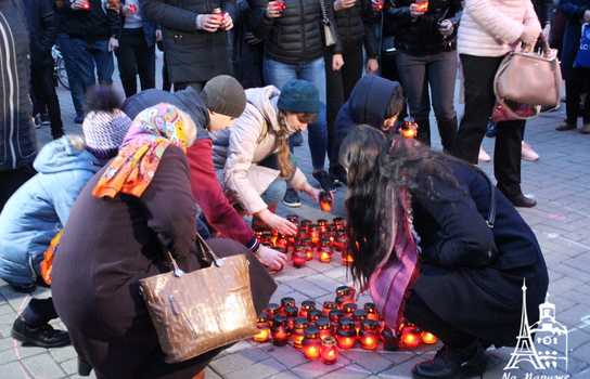 Новини Вінниці / «Символ Перемоги» із трьохсот лампадок виклали у центрі Вінниці перед Меморіалом Слави (ФОТО, ВІДЕО)