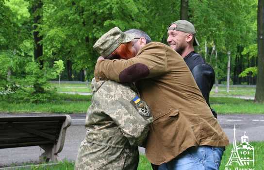 Новини Вінниці / Трьом воїнам-розвідникам у Вінниці вручили нагороди у День пам’яті та примирення (ФОТО) 