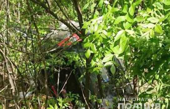 Новини Вінниці / Іномарка та автобус із 19 пасажирами зіткнулись на Вінниччині: четверо людей травмовано, один загинув (ФОТО)