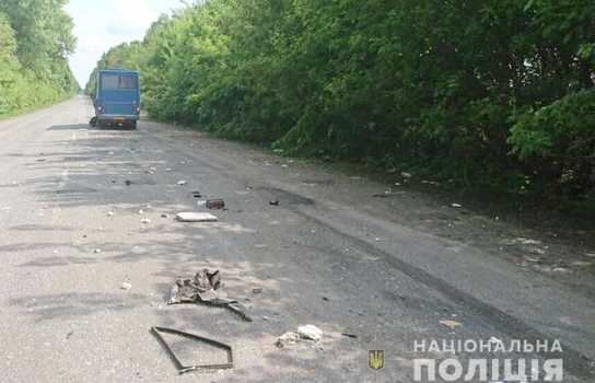 Новини Вінниці / Іномарка та автобус із 19 пасажирами зіткнулись на Вінниччині: четверо людей травмовано, один загинув (ФОТО)