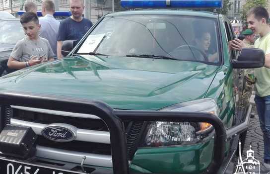 Новини Вінниці / Як відзначали День Європи у центрі Вінниці, поки свято не «прикрасила» злива (ФОТО)  