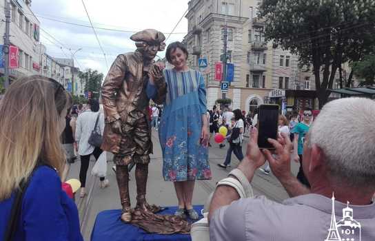 Новини Вінниці / Як відзначали День Європи у центрі Вінниці, поки свято не «прикрасила» злива (ФОТО)  