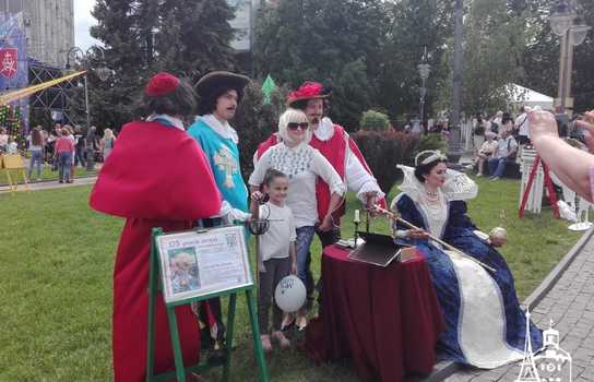 Новини Вінниці / Як відзначали День Європи у центрі Вінниці, поки свято не «прикрасила» злива (ФОТО)  