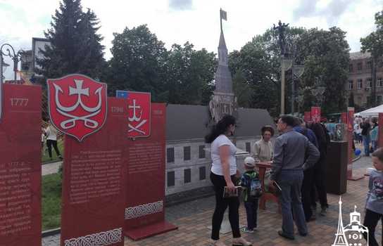 Новини Вінниці / Як відзначали День Європи у центрі Вінниці, поки свято не «прикрасила» злива (ФОТО)  