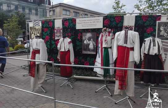 Новини Вінниці / Як відзначали День Європи у центрі Вінниці, поки свято не «прикрасила» злива (ФОТО)  