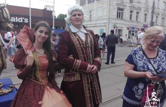 Новини Вінниці / Як відзначали День Європи у центрі Вінниці, поки свято не «прикрасила» злива (ФОТО)  