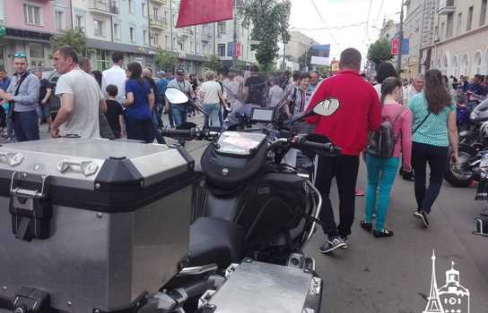 Новини Вінниці / Як відзначали День Європи у центрі Вінниці, поки свято не «прикрасила» злива (ФОТО)  