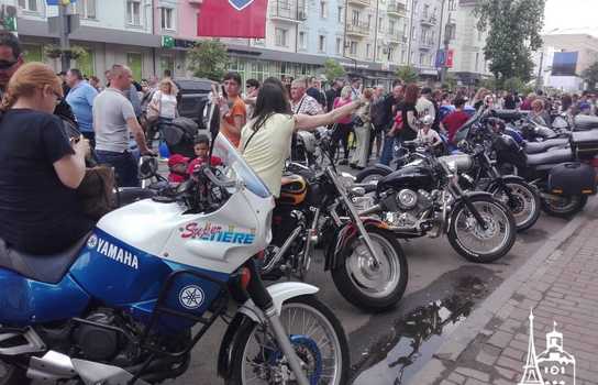 Новини Вінниці / Як відзначали День Європи у центрі Вінниці, поки свято не «прикрасила» злива (ФОТО)  