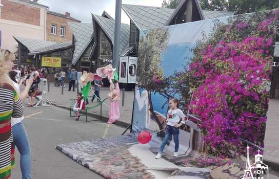 Новини Вінниці / Як відзначали День Європи у центрі Вінниці, поки свято не «прикрасила» злива (ФОТО)  