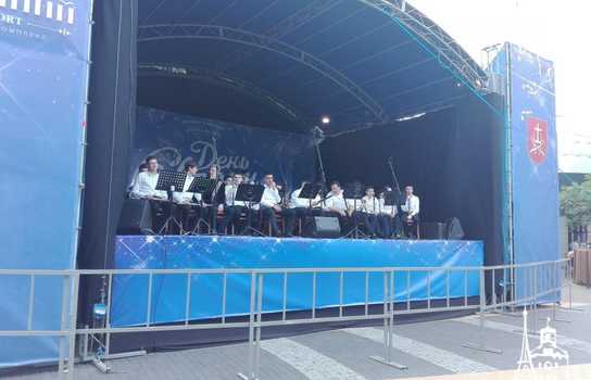 Новини Вінниці / Як відзначали День Європи у центрі Вінниці, поки свято не «прикрасила» злива (ФОТО)  