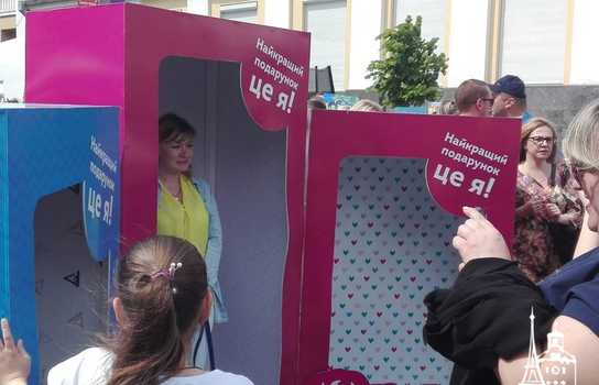 Новини Вінниці / Як відзначали День Європи у центрі Вінниці, поки свято не «прикрасила» злива (ФОТО)  