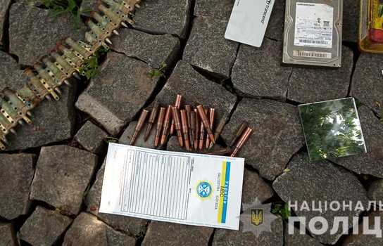 Новини Вінниці / Зброю та боєприпаси знайшли поліцейські у сімейного дебошира на Вінниччині