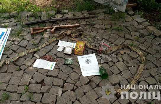 Новини Вінниці / Зброю та боєприпаси знайшли поліцейські у сімейного дебошира на Вінниччині